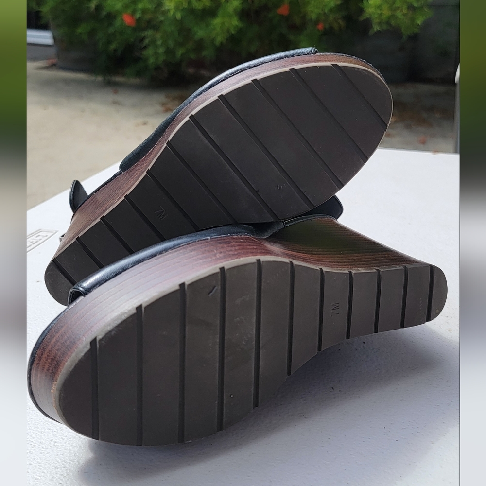 Kenneth Cole Wedges - Picture 4 of 5